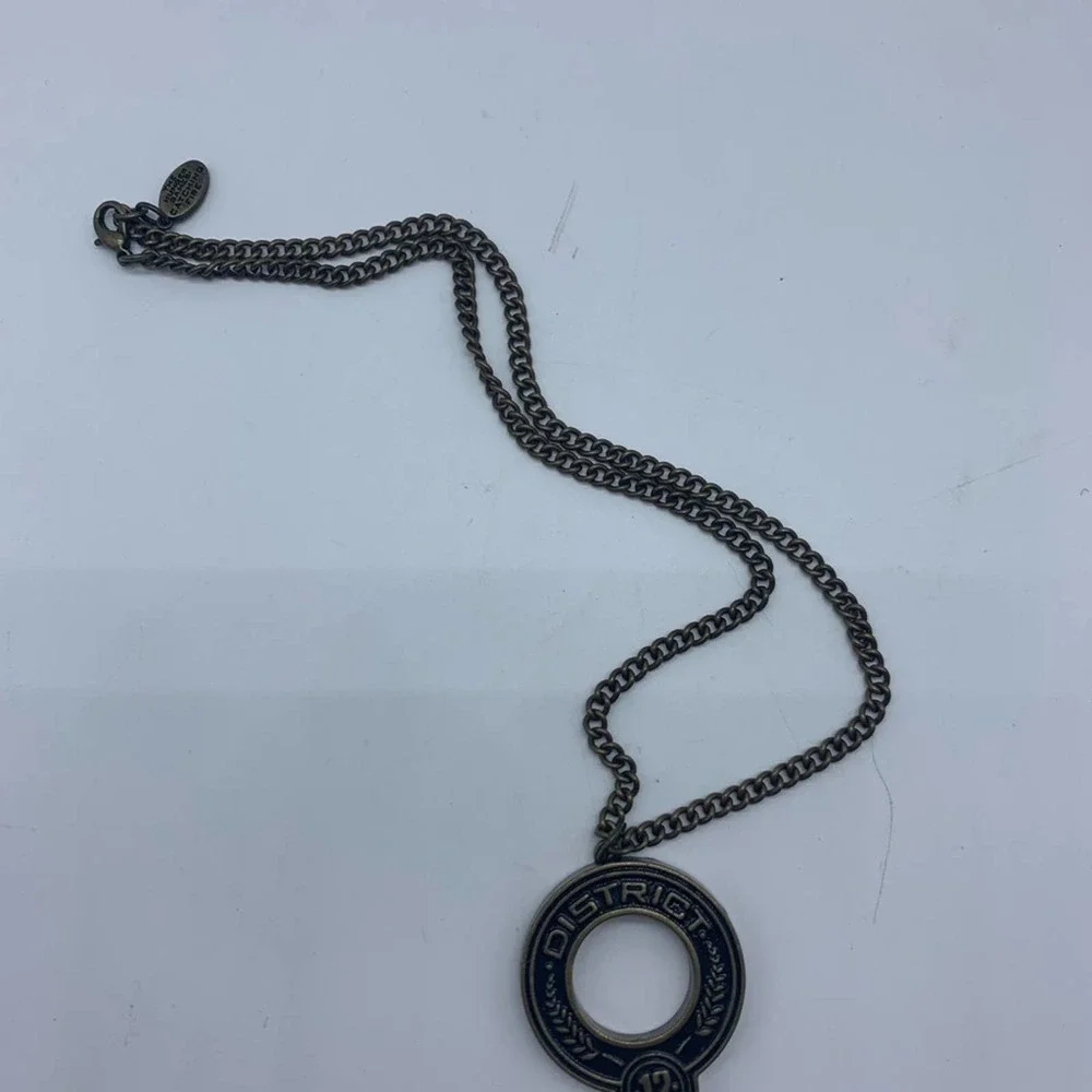 LION’S GATE Hunger Games Catching Fire District 12 necklace